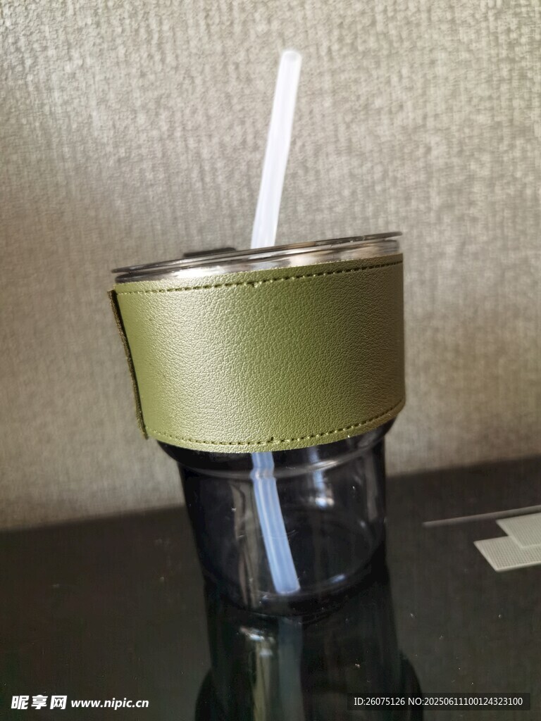 金属质感带吸管双层杯
