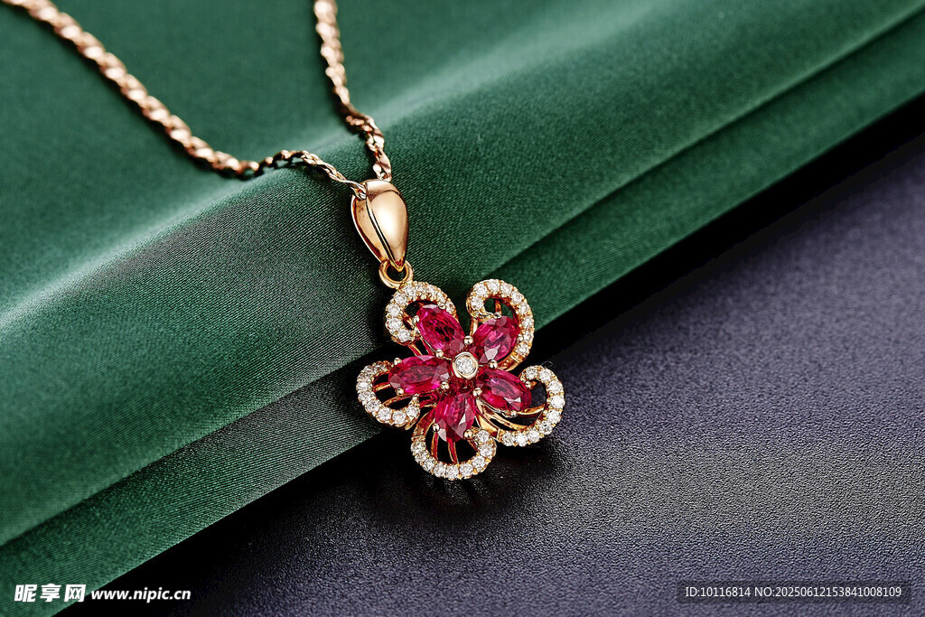 红宝石吊坠项链