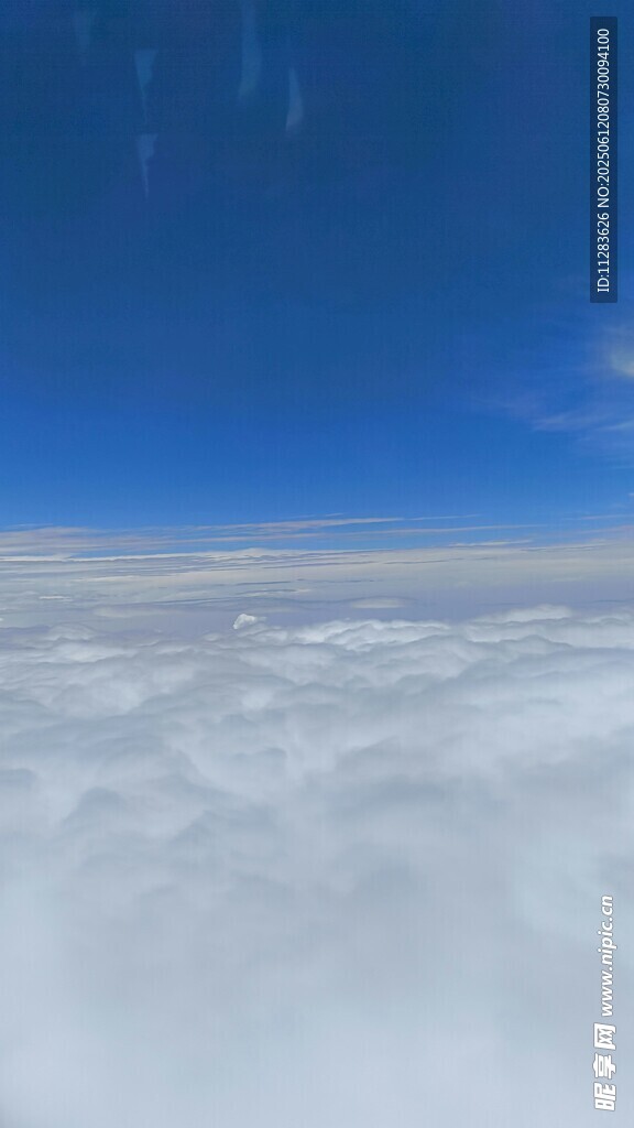 高空俯瞰云海美景