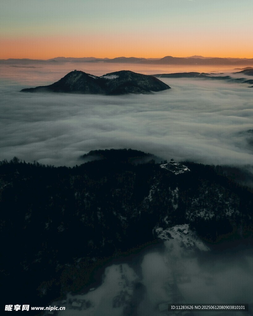 云海之上的壮丽日出景观
