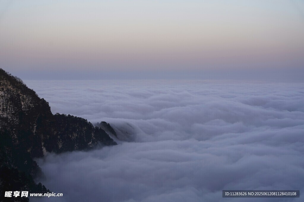 高山云海壮丽景观
