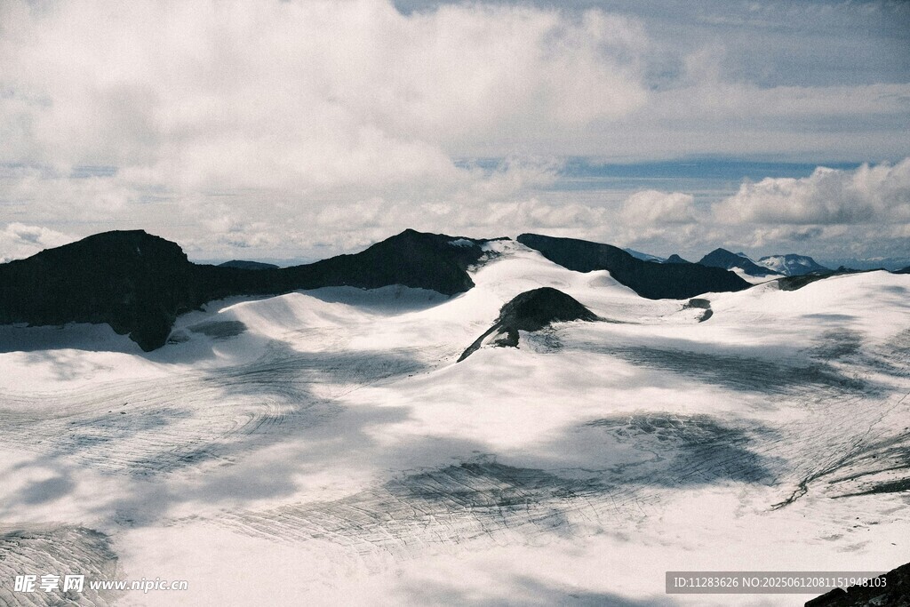 壮丽雪山景观