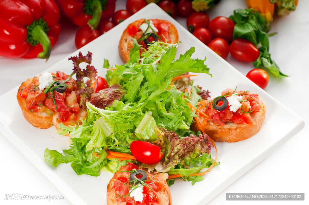 美味番茄牛肉蔬菜拼盘