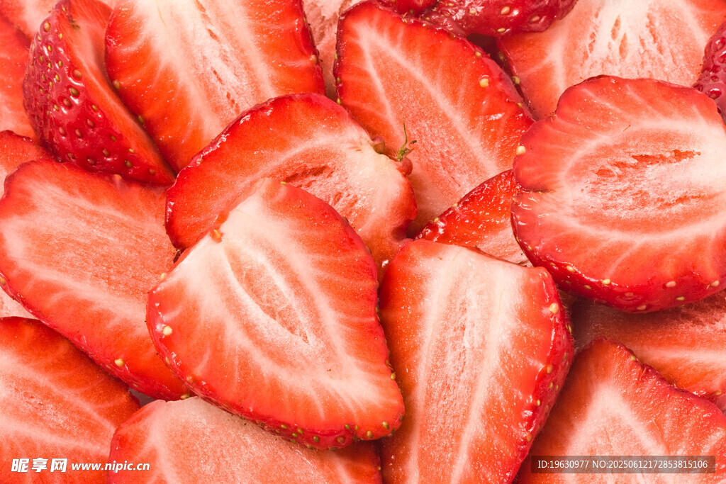 新鲜切片草莓特写