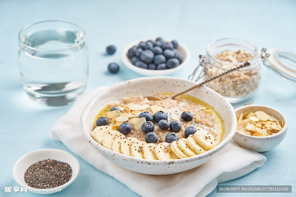 蓝莓燕麦早餐