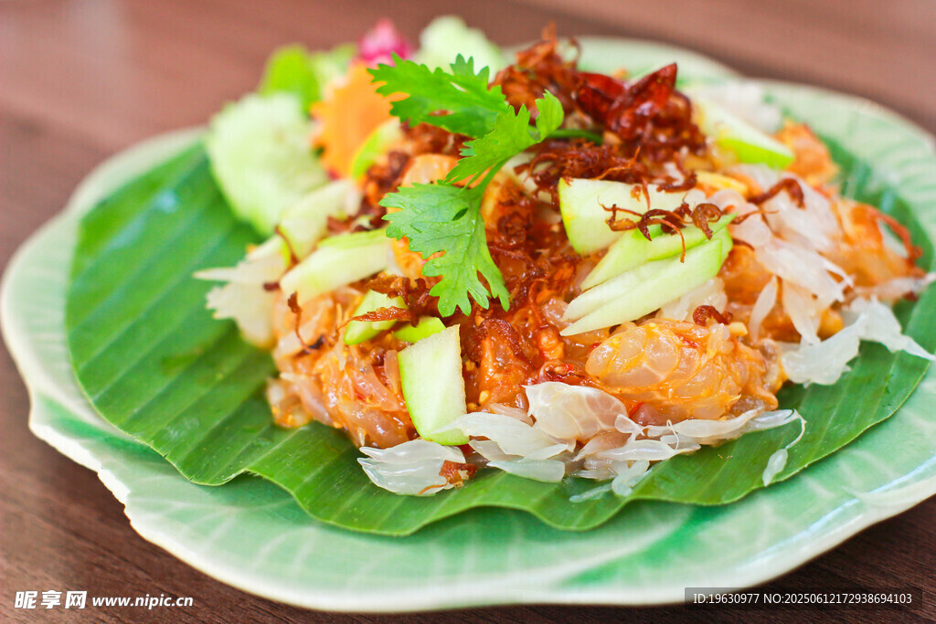 泰式风味炸鱼沙拉