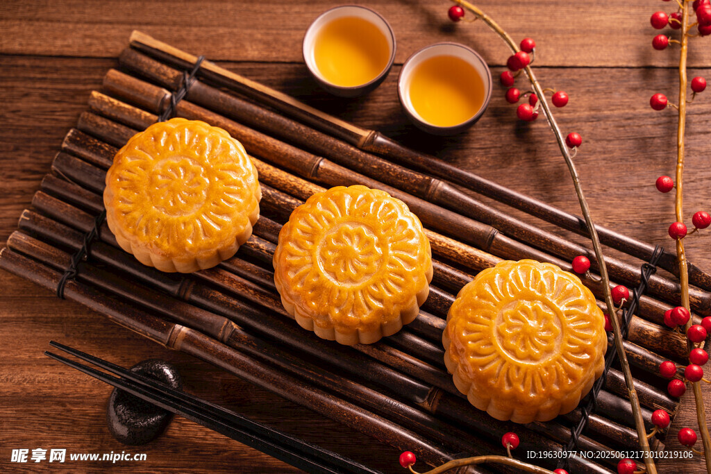 传统月饼配香茗