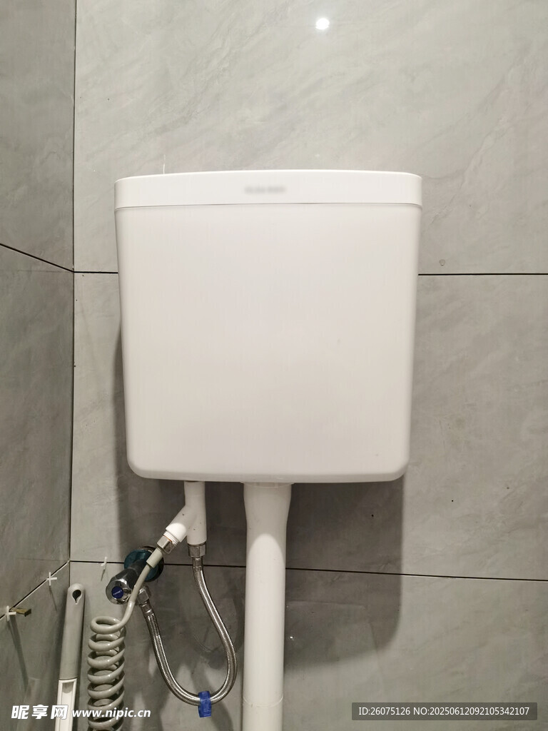 白色水箱