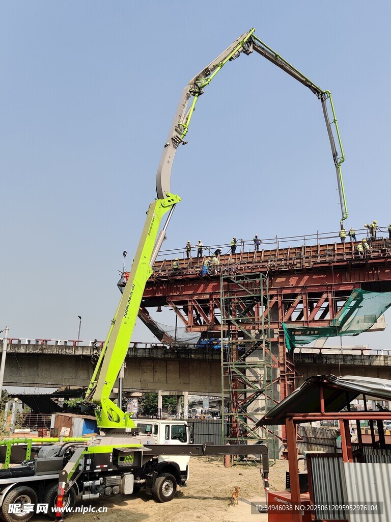 混凝土泵车施工现场作业