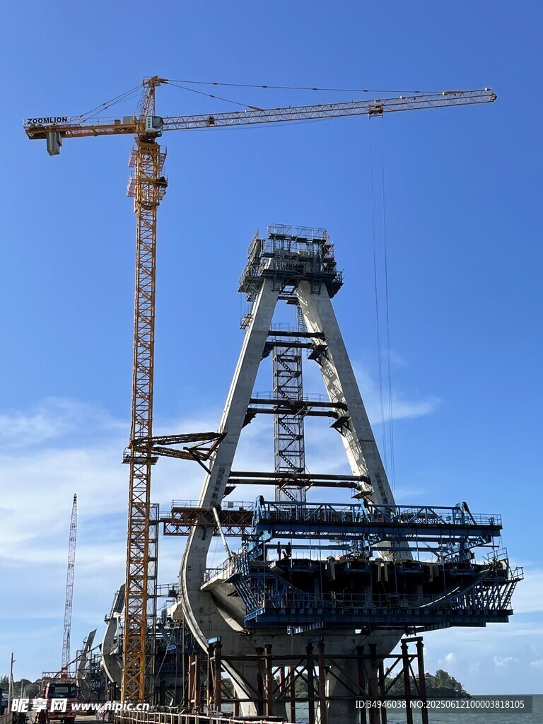 海上桥梁建设施工现场