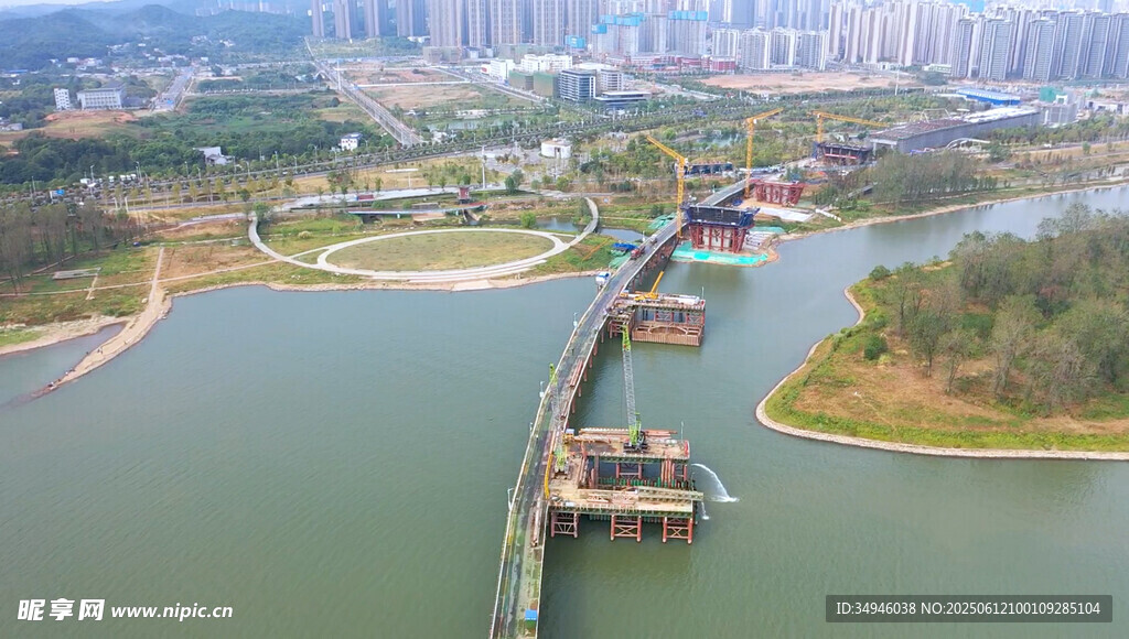 航拍跨河桥梁建设场景