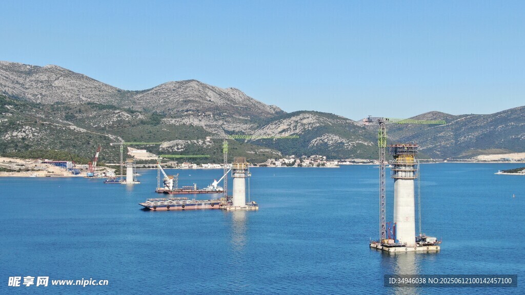 海上桥梁建设场景