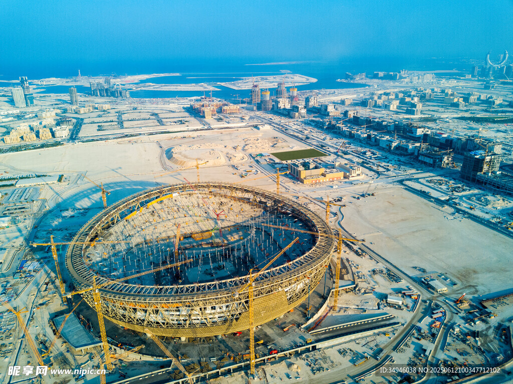 俯瞰大型体育场建筑景观