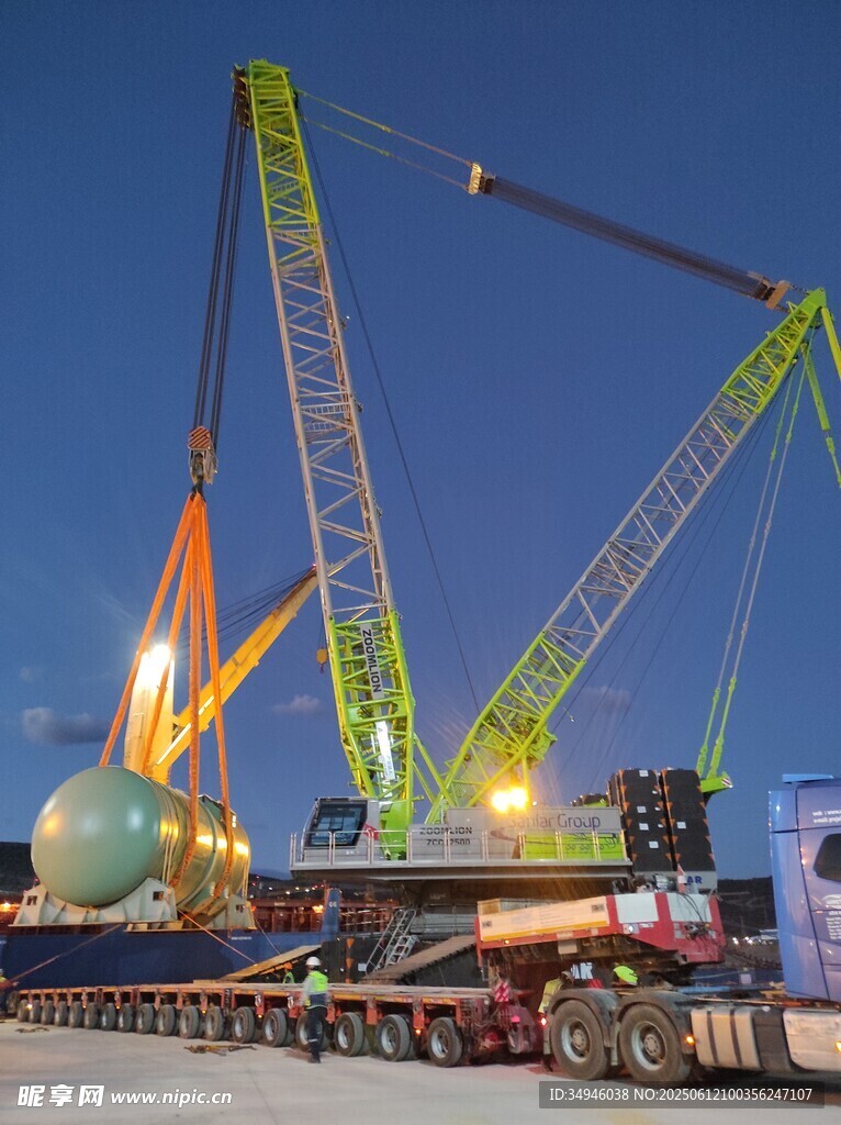 大型起重机施工现场作业