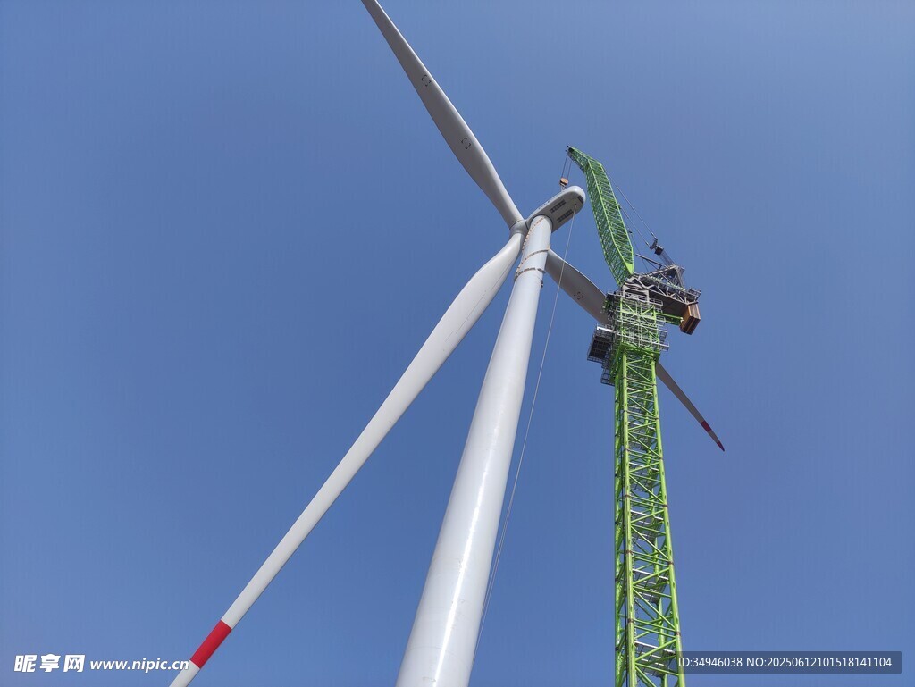 风力发电机安装作业场景