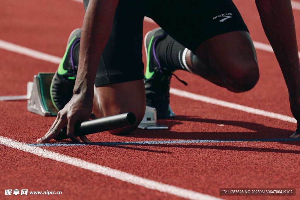 运动员起跑瞬间