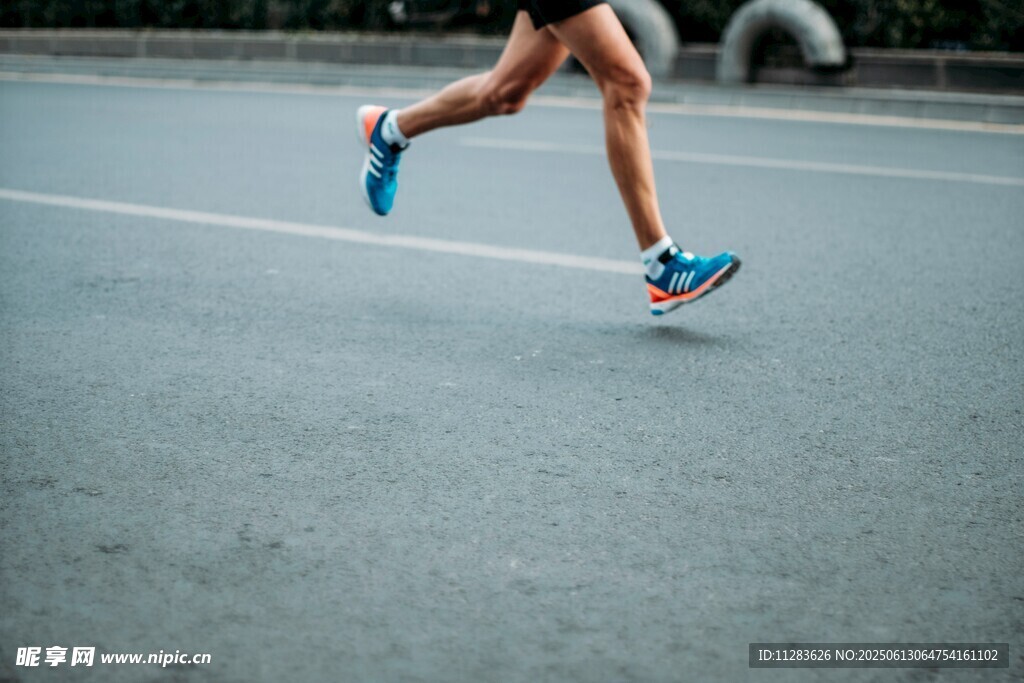 跑步者的动感瞬间