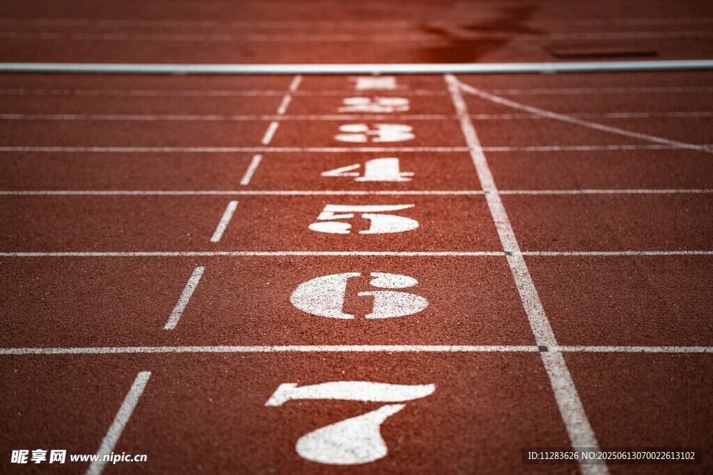 红色跑道