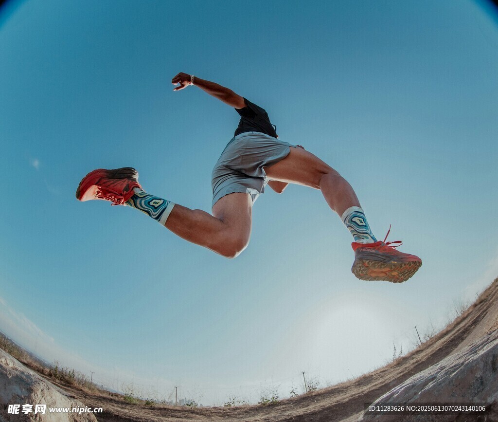 运动员腾空瞬间