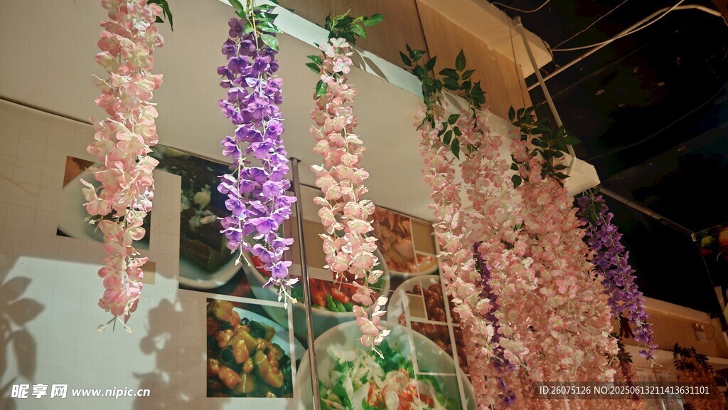 梦幻彩色垂挂装饰花束