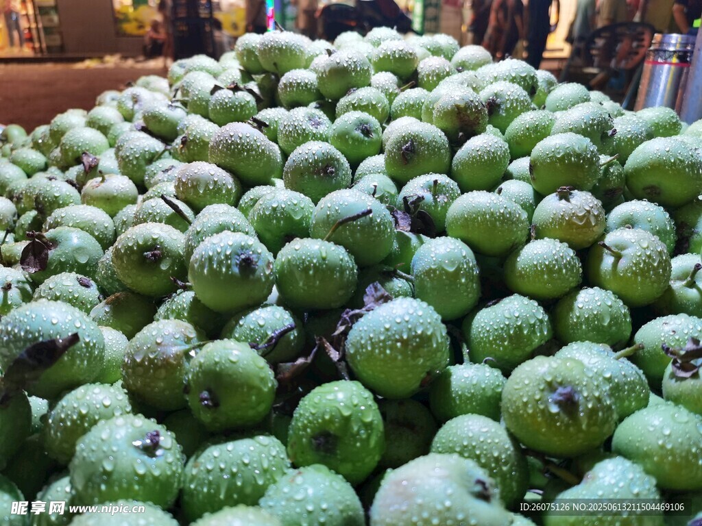 一堆青苹果