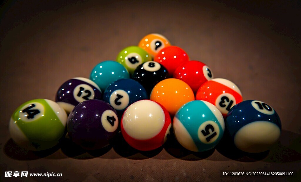 多彩台球堆叠展示