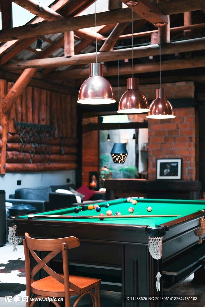 复古风格台球室场景