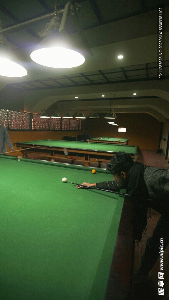 室内台球桌场景