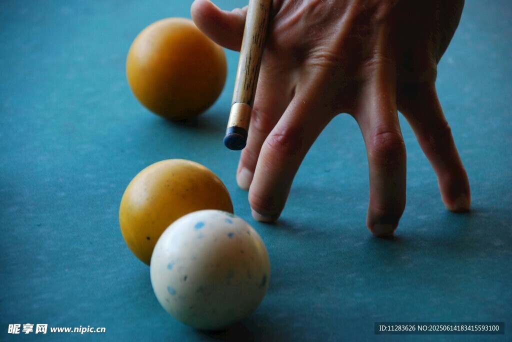 手触多彩台球瞬间