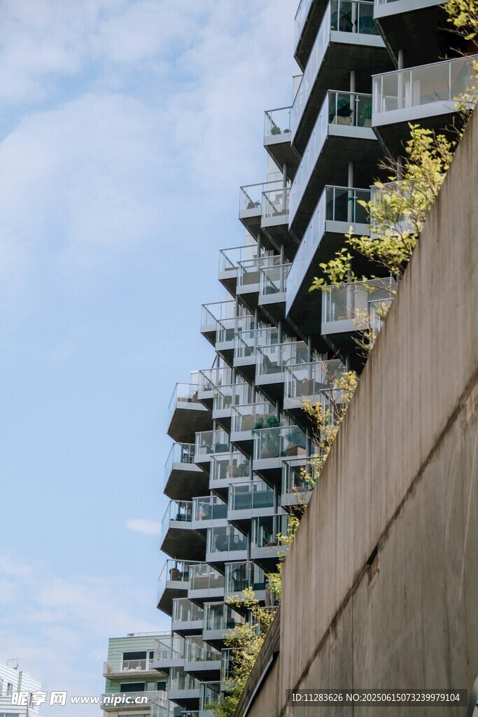 垂直绿化的现代建筑景观