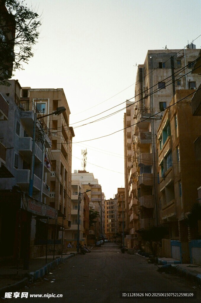老旧城区街道景象