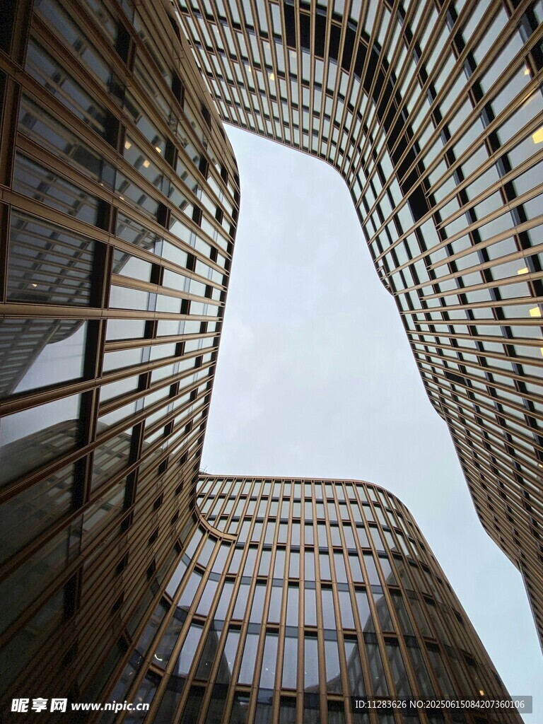 现代独特造型的建筑外观