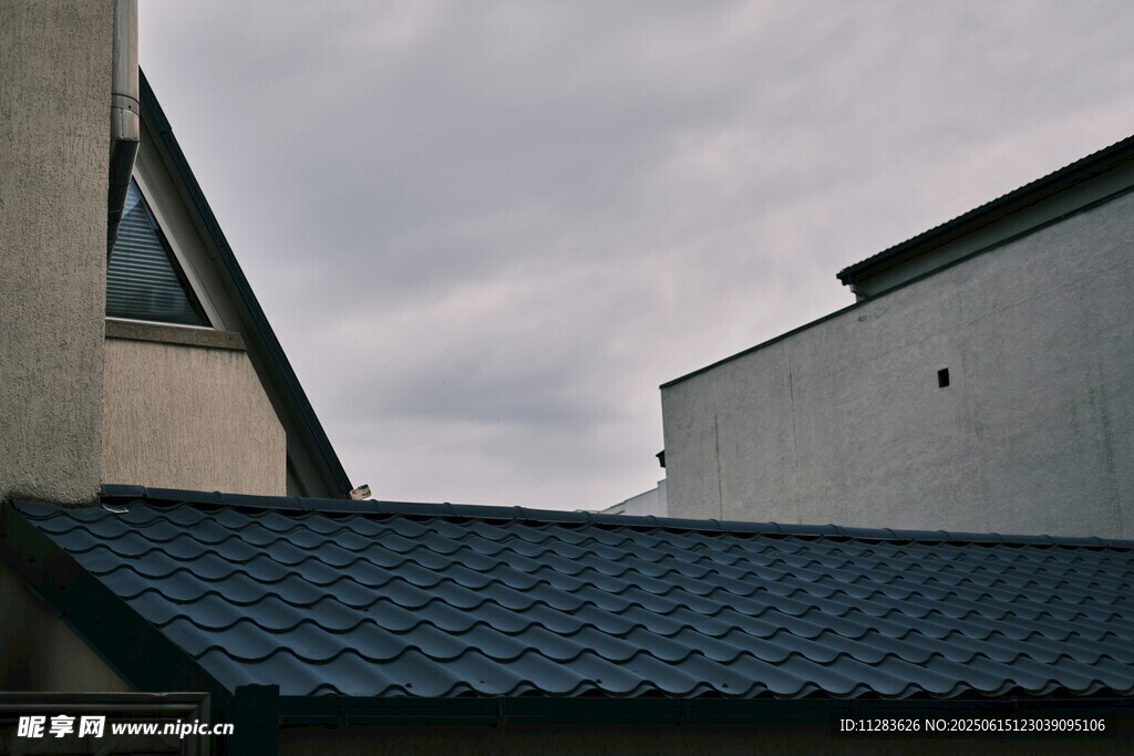 屋顶与建筑的天空景象
