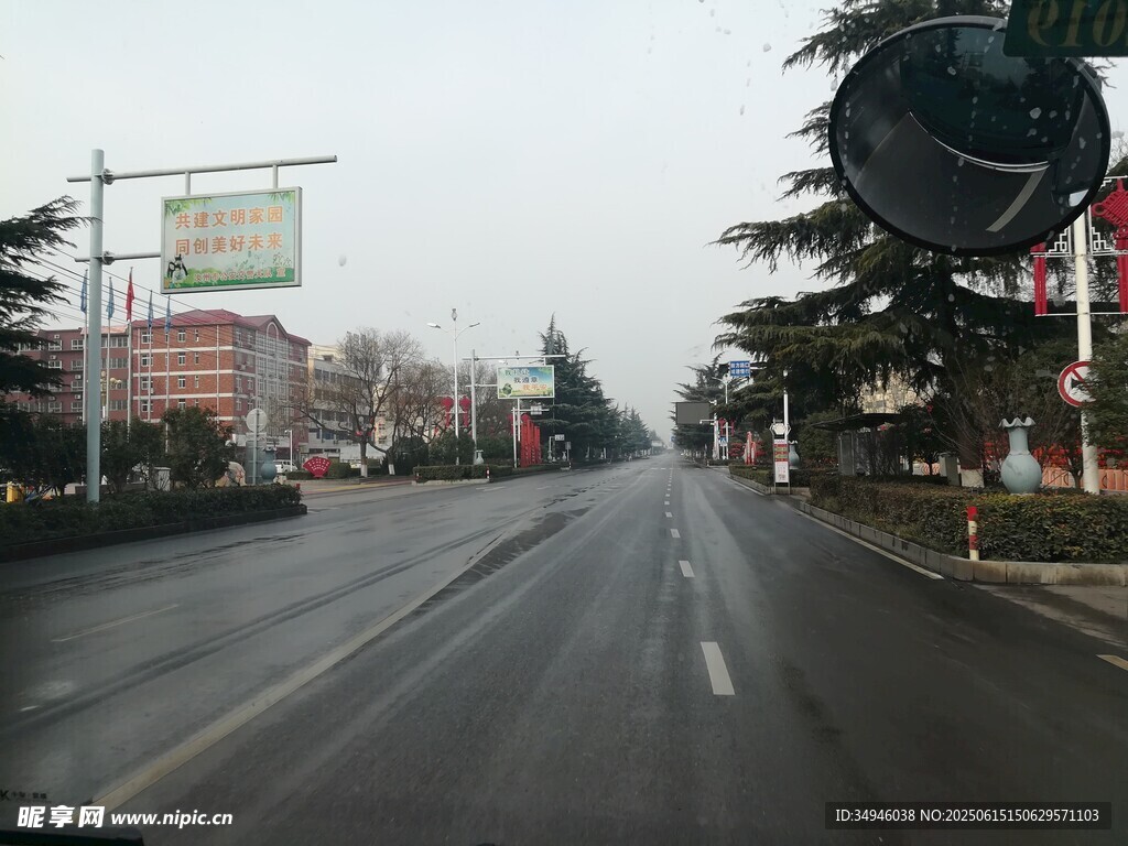 城市空旷道路景象