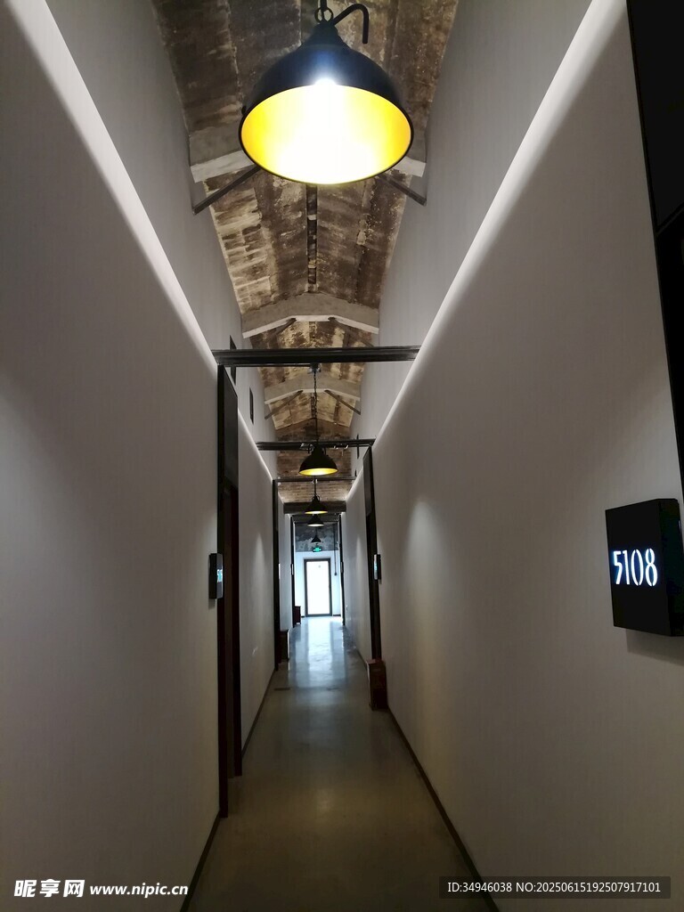 工业风走廊过道空间设计