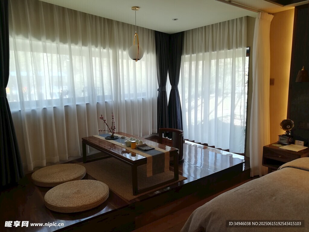 日式风格温馨卧室场景