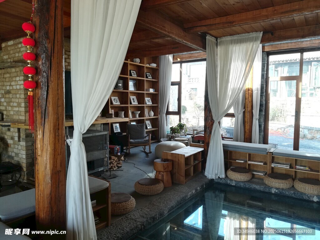 温馨木质风室内休闲空间