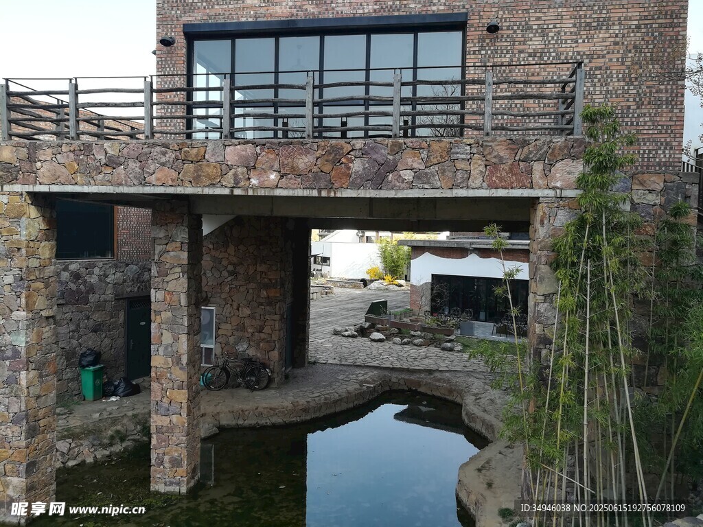 石砌临水建筑景观