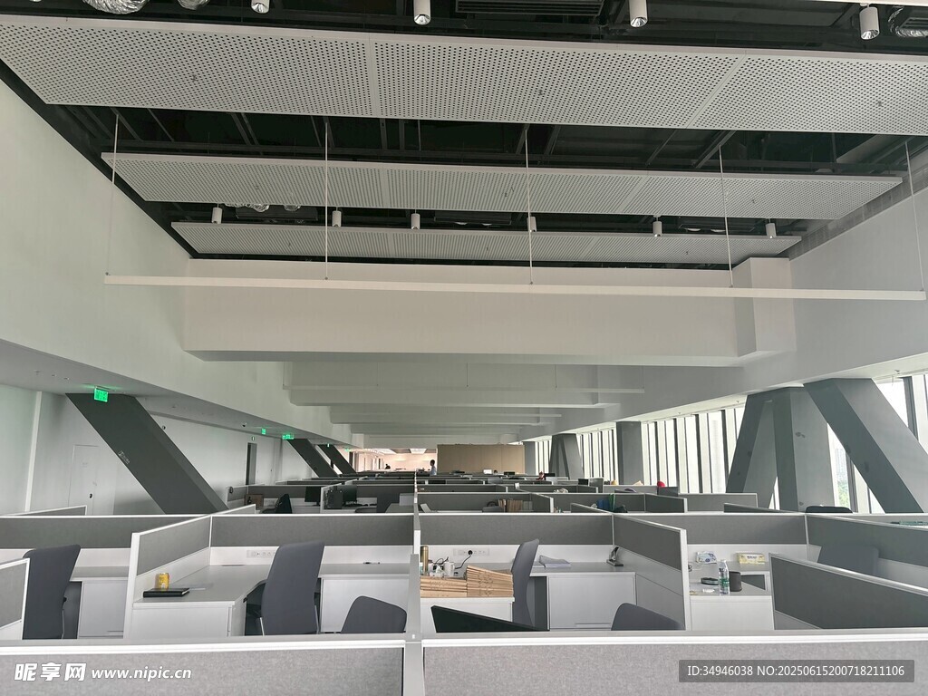 现代办公空间内部场景
