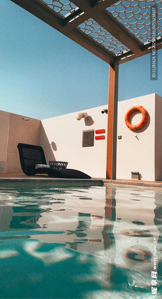 泳池畔的休闲度假空间