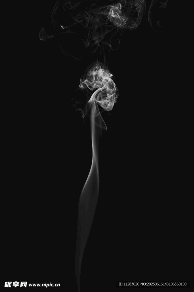 黑色背景下的梦幻烟雾花朵