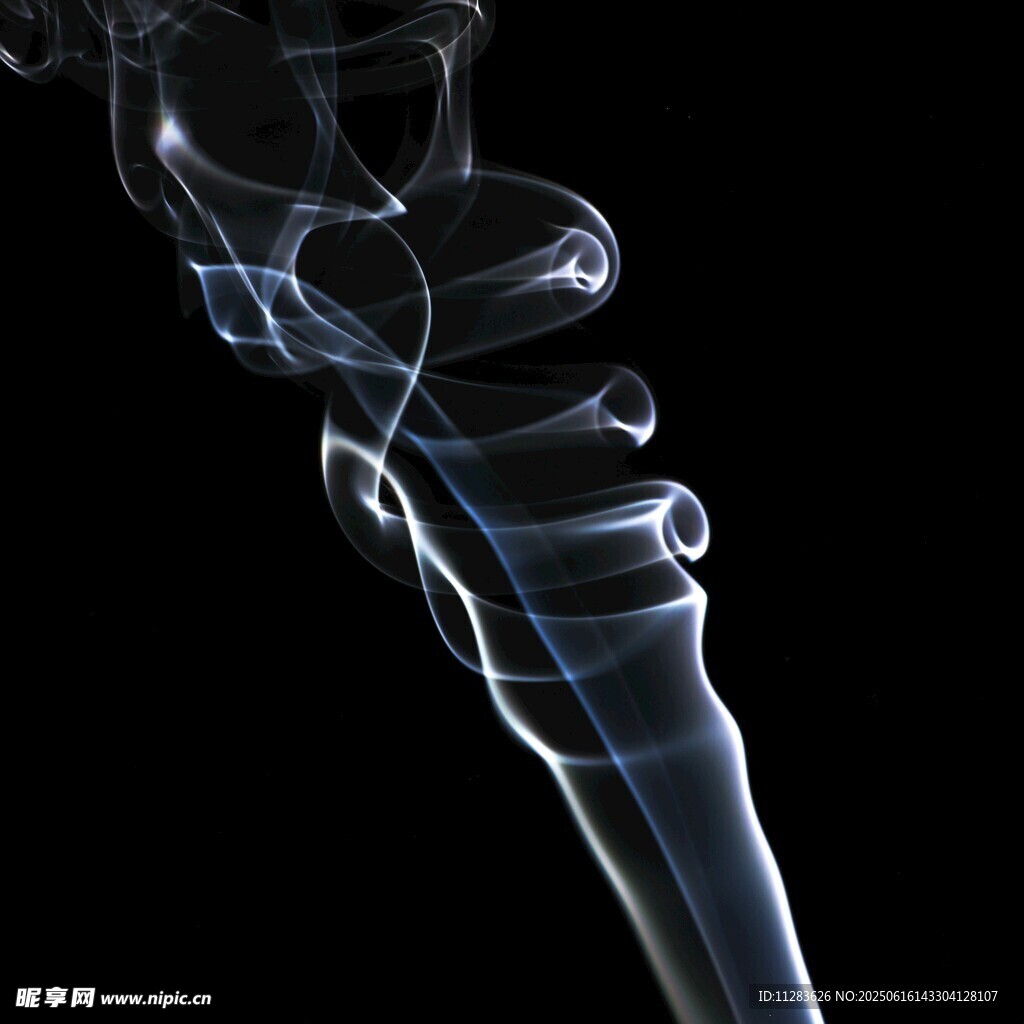 黑色背景下的曼妙烟雾