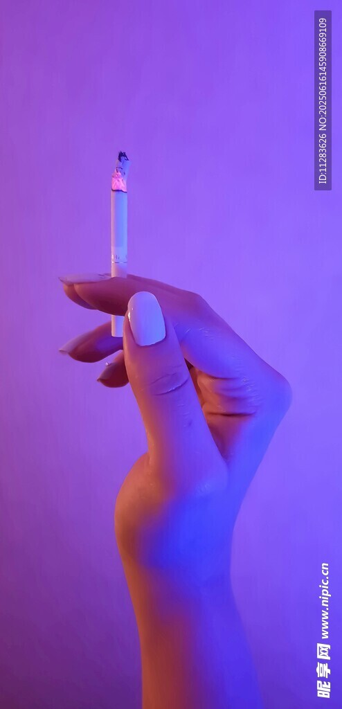 手持香烟