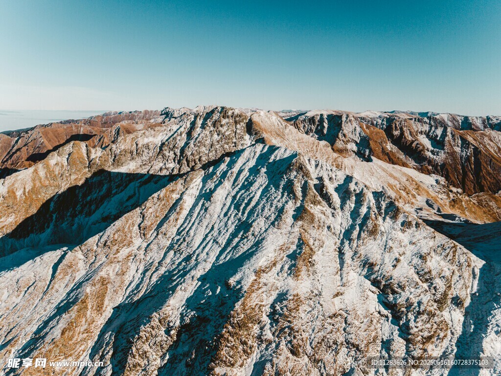 壮丽雪山景观