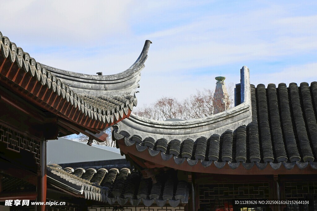 中式古建筑屋顶一角