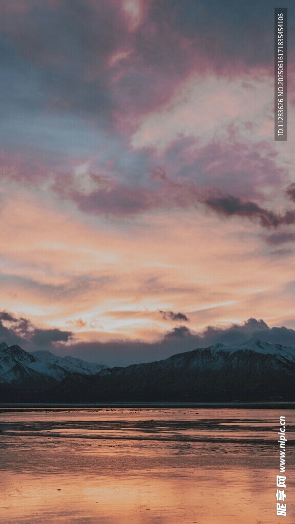 湖畔绚丽晚霞美景