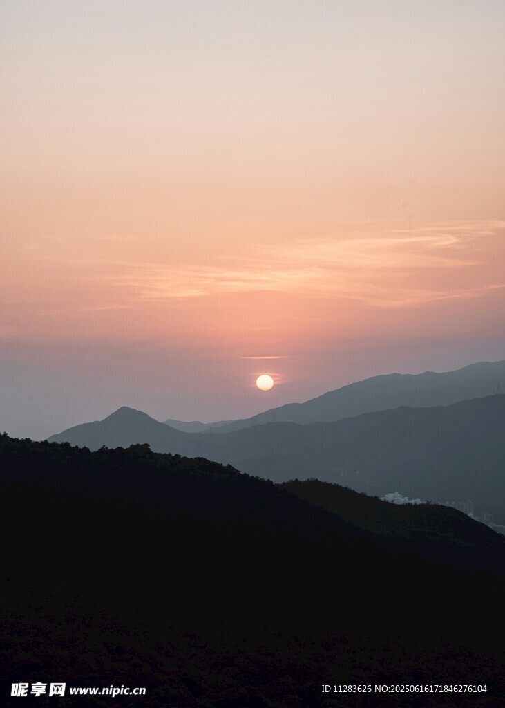 山间日落美景