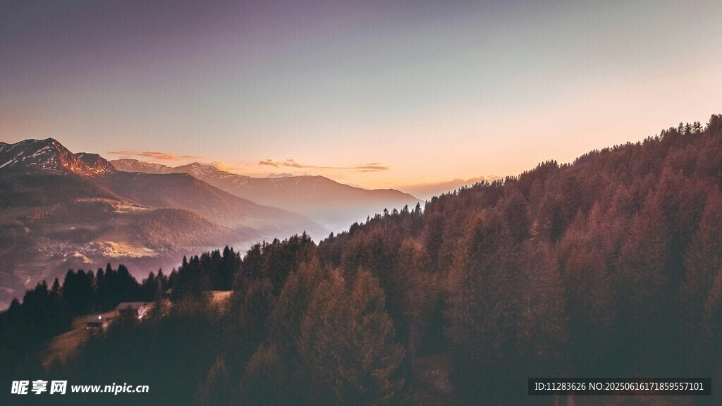 山间暮色美景