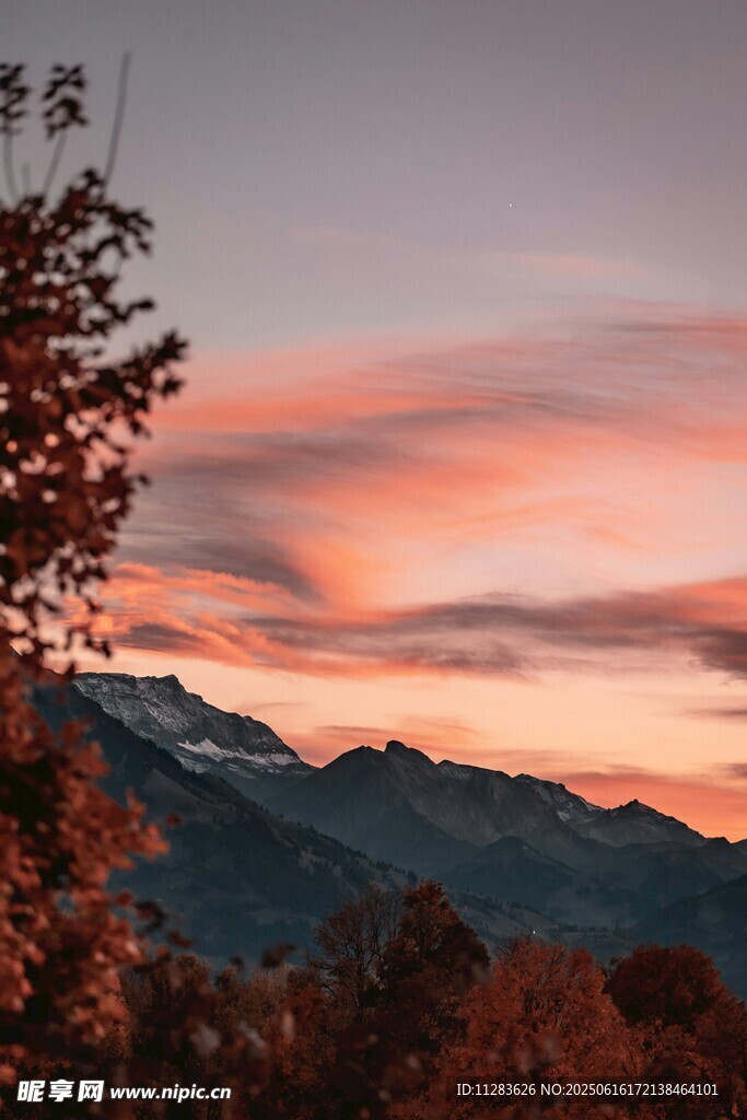 山间绚烂晚霞秋景
