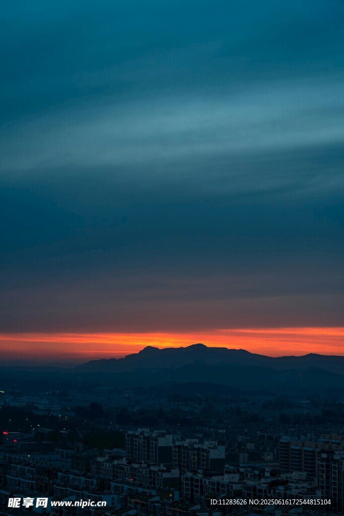 城市黄昏天际线壮丽景观